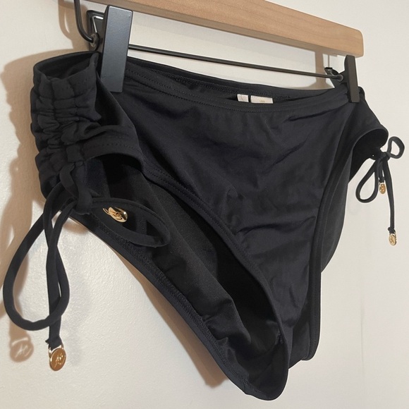 Anne Cole Live In Color Side Tie Black Swim Bottoms
Size Large 🏝️ ☀️ - Picture 5 of 7